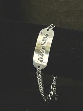 DALMATA Aquarius Zodiac Bracelet Silver-Tone Curb Chain with Star Charm